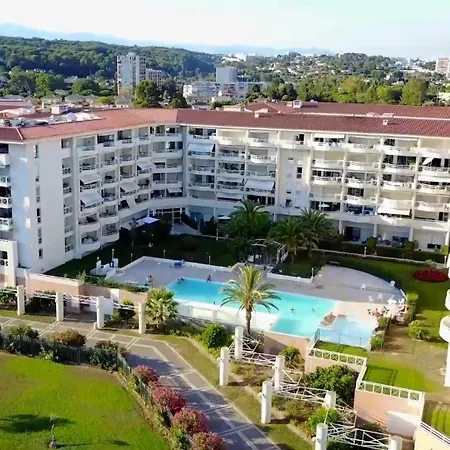 Terrasse Piscine Et Acces Antibes